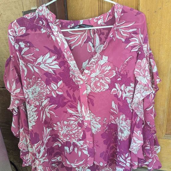 Zara pink floral ruffled blouse 🌺 - Picture 3 of 3